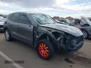 ✅ 2013 Porsche Cayenne • VIN: WP1AA2A25DLA03699 • Lot: 43479219. Wystawiony na IAAI z przebiegiem 120 866 mil. Bezpłatny archiwum sprzedaży aukcyjnych z USA i szczegółowy raport historii pojazdu na DreamBid. Zdjęcie 1.