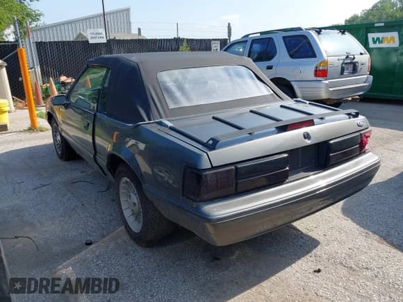 ✅ 1992 Ford Mustang • VIN: 1FACP44M7NF114617 • Lot: 42845712. Wystawiony na IAAI z przebiegiem 95 845 mil. Bezpłatny archiwum sprzedaży aukcyjnych z USA i szczegółowy raport historii pojazdu na DreamBid. Zdjęcie 3.