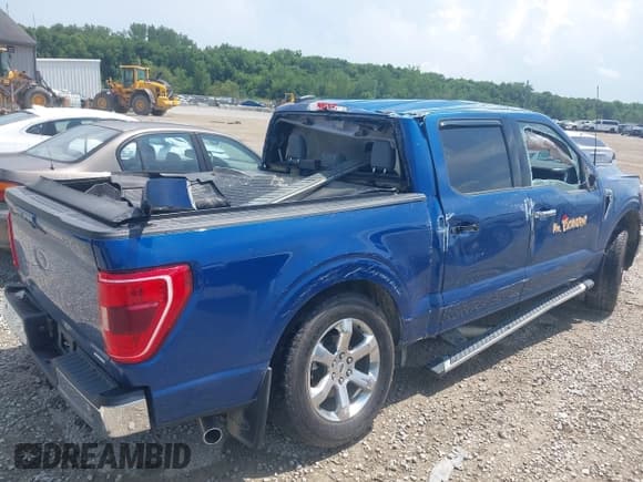 ✅ 2022 Ford F-150 XL • VIN: 1FTFW1E88NKD97983 • Lot: 42827622. Wystawiony na IAAI z przebiegiem 86 393 mil. Bezpłatny archiwum sprzedaży aukcyjnych z USA i szczegółowy raport historii pojazdu na DreamBid. Zdjęcie 6.