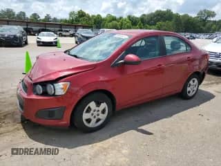 2014 Chevrolet Sonic LS z VIN 1G1JA5SH9E4216522, wystawiony jako Copart lot #59566445 z przebiegiem 81 808 mil mil oraz Szkoda całkowita • Salvage title. Historia ofert i sprzedaży dostępna na DreamBid. Obrazek 1.