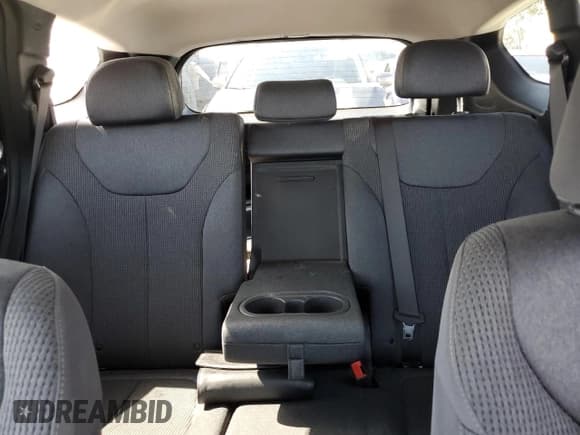 ✅ 2019 Hyundai Santa Fe SE • VIN: 5NMS2CAD9KH095196 • Lot: 43764763. Wystawiony na Copart z przebiegiem Nie podano. Bezpłatny archiwum sprzedaży aukcyjnych z USA i szczegółowy raport historii pojazdu na DreamBid. Zdjęcie 10.