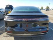 ✅ 2023 Lucid Air Pure • VIN: 50EA1PFA0PA006195 • Lot: 49089274. Wystawiony na Copart z przebiegiem 5 298 mil. Bezpłatny archiwum sprzedaży aukcyjnych z USA i szczegółowy raport historii pojazdu na DreamBid. Zdjęcie 6.