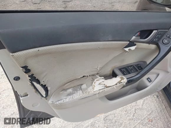 ✅ 2009 Acura TSX • VIN: JH4CU26679C025593 • Lot: 43736900. Wystawiony na IAAI z przebiegiem 304 894 mil. Bezpłatny archiwum sprzedaży aukcyjnych z USA i szczegółowy raport historii pojazdu na DreamBid. Zdjęcie 14.