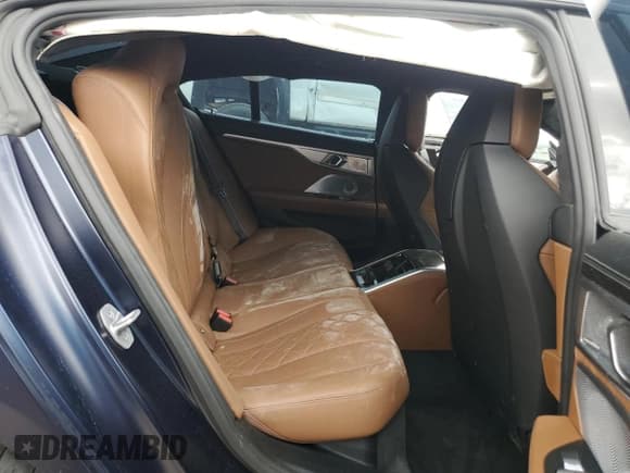 ✅ 2024 BMW M8 Competition • VIN: WBSGV0C05RCR13661 • Lot: 71077114. Wystawiony na Copart z przebiegiem Nie podano. Bezpłatny archiwum sprzedaży aukcyjnych z USA i szczegółowy raport historii pojazdu na DreamBid. Zdjęcie 10.