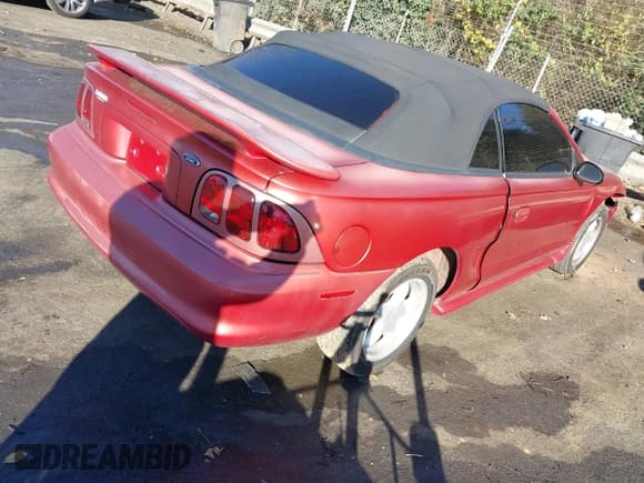 ✅ 1998 Ford Mustang • VIN: 1FAFP4443WF238785 • Lot: 43709141. Wystawiony na IAAI z przebiegiem 140 628 mil. Bezpłatny archiwum sprzedaży aukcyjnych z USA i szczegółowy raport historii pojazdu na DreamBid. Zdjęcie 4.