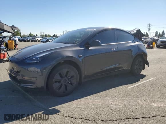 ✅ 2024 Tesla Model Y • VIN: 7SAYGDED7RF106609 • Lot: 82500405. Wystawiony na Copart z przebiegiem 33 574 mil. Bezpłatny archiwum sprzedaży aukcyjnych z USA i szczegółowy raport historii pojazdu na DreamBid. Zdjęcie 1.