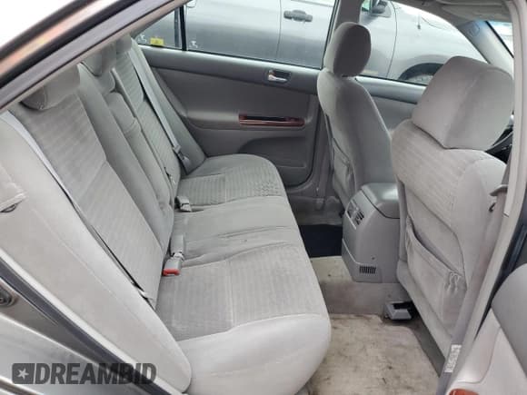 ✅ 2005 Toyota Camry LE • VIN: 4T1BE30K35U547577 • Lot: 93272735. Wystawiony na Copart z przebiegiem 235 351 mil. Bezpłatny archiwum sprzedaży aukcyjnych z USA i szczegółowy raport historii pojazdu na DreamBid. Zdjęcie 10.