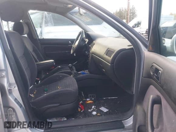 ✅ 2002 Volkswagen Golf GLS • VIN: 9BWGK61J524066709 • Lot: 43730227. Listed on IAAI with 143,542 mi. Free auction sales archive from the USA and detailed vehicle history report at DreamBid. Image 5.