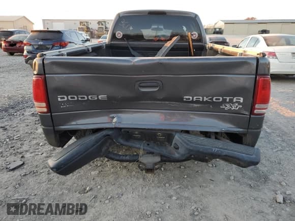✅ 2004 Dodge Dakota • VIN: 1D7GL12K94S736963 • Lot: 83074694. Wystawiony na Copart z przebiegiem 153 698 mil. Bezpłatny archiwum sprzedaży aukcyjnych z USA i szczegółowy raport historii pojazdu na DreamBid. Zdjęcie 6.