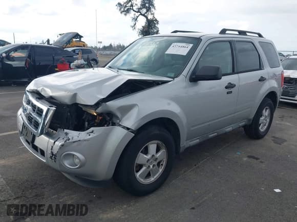 ✅ 2011 Ford Escape XLT • VIN: 1FMCU0DG2BKC10885 • Lot: 43744864. Listed on IAAI with 186,549 mi. Free auction sales archive from the USA and detailed vehicle history report at DreamBid. Image 17.