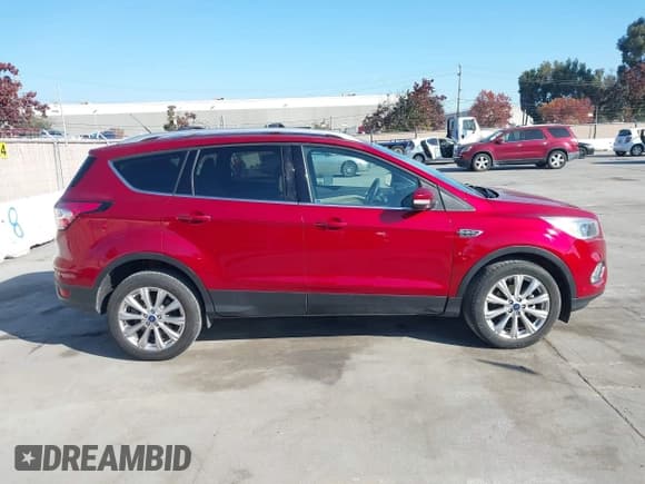 ✅ 2017 Ford Escape Titanium • VIN: 1FMCU0JD3HUC80662 • Lot: 43873809. Wystawiony na IAAI z przebiegiem 9 741 mil. Bezpłatny archiwum sprzedaży aukcyjnych z USA i szczegółowy raport historii pojazdu na DreamBid. Zdjęcie 13.