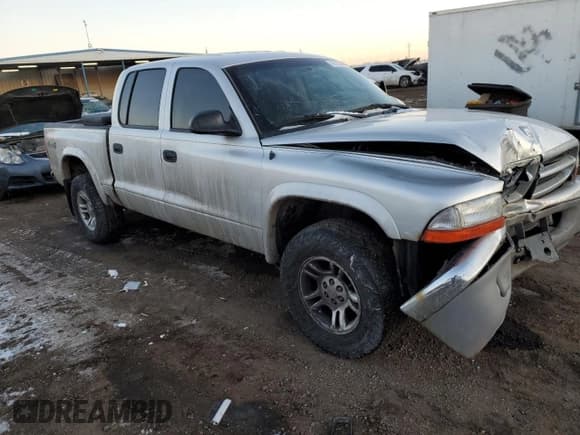 ✅ 2003 Dodge Dakota SLT • VIN: 1D7HG48N73S248783 • Lot: 42123385. Wystawiony na Copart z przebiegiem 210 752 mil. Bezpłatny archiwum sprzedaży aukcyjnych z USA i szczegółowy raport historii pojazdu na DreamBid. Zdjęcie 4.