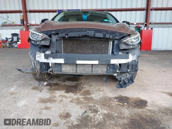 ✅ 2018 Infiniti QX30 Premium • VIN: SJKCH5CR9JA045623 • Lot: 43009819. Wystawiony na IAAI z przebiegiem 132 131 mil. Bezpłatny archiwum sprzedaży aukcyjnych z USA i szczegółowy raport historii pojazdu na DreamBid. Zdjęcie 6.