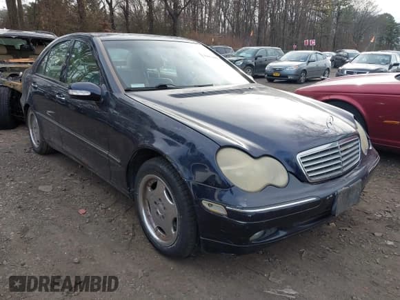 ✅ 2001 Mercedes-Benz C 320 • VIN: WDBRF64JX1F076513 • Lot: 43872207. Wystawiony na IAAI z przebiegiem 134 609 mil. Bezpłatny archiwum sprzedaży aukcyjnych z USA i szczegółowy raport historii pojazdu na DreamBid. Zdjęcie 1.