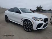 ✅ 2022 BMW X6 M • VIN: 5YMCY0C08N9L71063 • Lot: 69305505. Wystawiony na Copart z przebiegiem 21 102 mil. Bezpłatny archiwum sprzedaży aukcyjnych z USA i szczegółowy raport historii pojazdu na DreamBid. Zdjęcie 4.