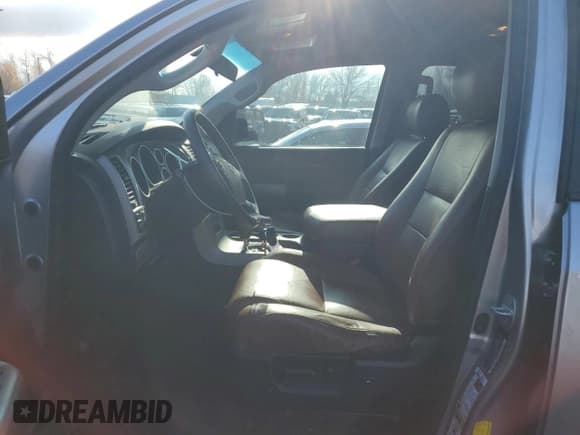 ✅ 2012 Toyota Sequoia SR5 • VIN: 5TDBY5G13CS057954 • Лот: 82055684. Опубликован ранее на Copart с пробегом 136 737 миль. Бесплатный доступ к архиву аукционных продаж из США и подробный отчёт об истории автомобиля на DreamBid. Изображение 7.