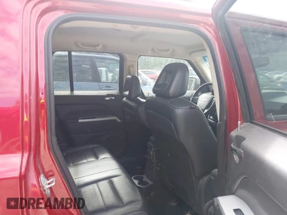 ✅ 2008 Jeep Patriot Limited • VIN: 1J8FF48WX8D765982 • Lot: 42567606. Wystawiony na IAAI z przebiegiem 190 106 mil. Bezpłatny archiwum sprzedaży aukcyjnych z USA i szczegółowy raport historii pojazdu na DreamBid. Zdjęcie 8.