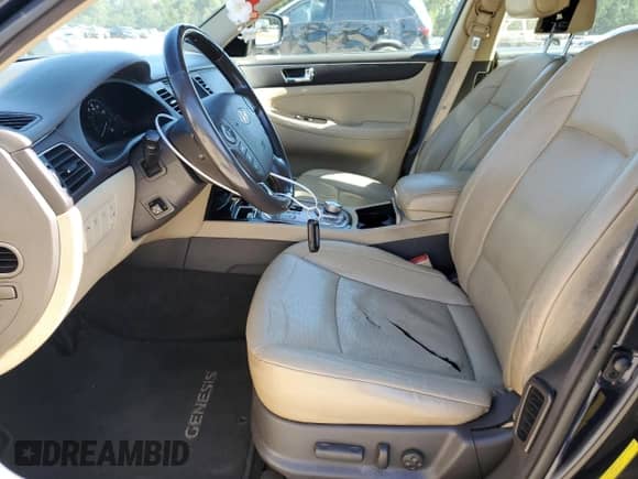 2009 Hyundai Genesis z VIN KMHGC46F39U047372, wystawiony jako Copart lot #73702234 z przebiegiem 133 143 mil mil oraz Czysty tytuł • Clean title. Historia ofert i sprzedaży dostępna na DreamBid. Obrazek 7.