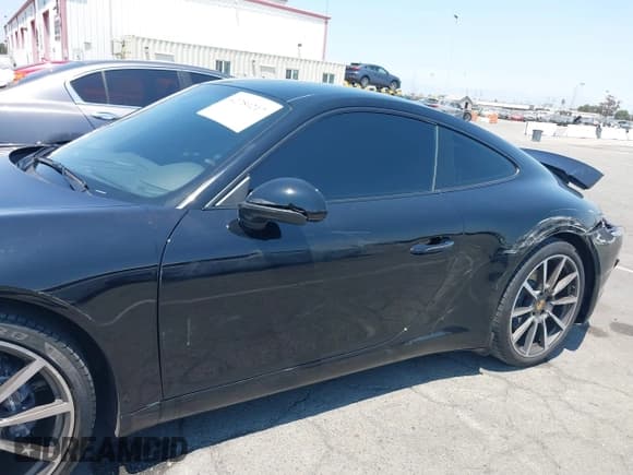 ✅ 2018 Porsche 911 Carrera • VIN: WP0AA2A90JS105492 • Lot: 42750217. Wystawiony na IAAI z przebiegiem 36 067 mil. Bezpłatny archiwum sprzedaży aukcyjnych z USA i szczegółowy raport historii pojazdu na DreamBid. Zdjęcie 19.