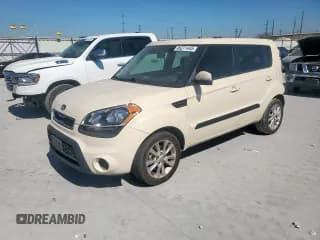 ✅ 2013 Kia Soul + • VIN: KNDJT2A6XD7561457 • Лот: 86271445. Опубликован ранее на Copart с пробегом 91 116 миль. Бесплатный доступ к архиву аукционных продаж из США и подробный отчёт об истории автомобиля на DreamBid. Изображение 1.