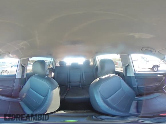 ✅ 2018 Volkswagen Tiguan SEL • VIN: 3VV2B7AX9JM024448 • Lot: 87013255. Wystawiony na Copart z przebiegiem 90 920 mil. Bezpłatny archiwum sprzedaży aukcyjnych z USA i szczegółowy raport historii pojazdu na DreamBid. Zdjęcie 15.