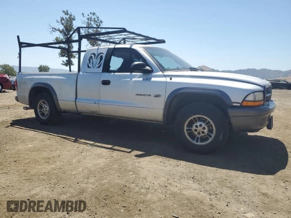 ✅ 2002 Dodge Dakota • VIN: 1B7GL12X32S557546 • Lot: 66879734. Wystawiony na Copart z przebiegiem 218 981 mil. Bezpłatny archiwum sprzedaży aukcyjnych z USA i szczegółowy raport historii pojazdu na DreamBid. Zdjęcie 4.