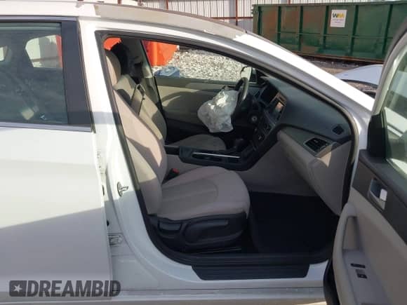 2016 Hyundai Sonata SE z VIN 5NPE24AF7GH336591, wystawiony jako IAAI lot #43367139 z przebiegiem 105 247 mil mil oraz . Historia ofert i sprzedaży dostępna na DreamBid. Obrazek 5.