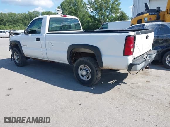 ✅ 2007 Chevrolet Silverado 2500HD Work Truck • VIN: 1GCHC24UX7E147295 • Lot: 42982898. Wystawiony na IAAI z przebiegiem 169 530 mil. Bezpłatny archiwum sprzedaży aukcyjnych z USA i szczegółowy raport historii pojazdu na DreamBid. Zdjęcie 3.