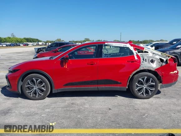 ✅ 2024 Toyota Crown XLE • VIN: JTDAAAAF0R3028242 • Lot: 41673482. Wystawiony na IAAI z przebiegiem 19 306 mil. Bezpłatny archiwum sprzedaży aukcyjnych z USA i szczegółowy raport historii pojazdu na DreamBid. Zdjęcie 15.