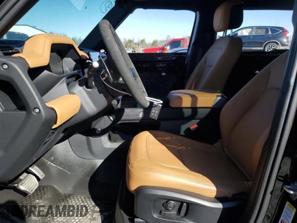 ✅ 2024 Land Rover Defender V8 • VIN: SALEBEEE7R2286893 • Lot: 82002124. Listed on Copart with 1,292 mi. Free auction sales archive from the USA and detailed vehicle history report at DreamBid. Image 7.