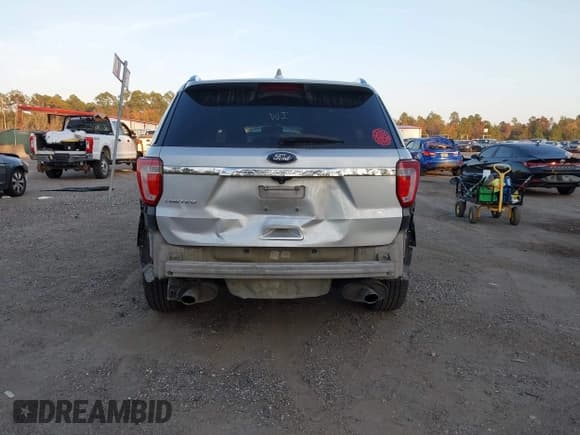 ✅ 2017 Ford Explorer Limited • VIN: 1FM5K7F88HGC69240 • Lot: 43765531. Wystawiony na IAAI z przebiegiem 224 853 mil. Bezpłatny archiwum sprzedaży aukcyjnych z USA i szczegółowy raport historii pojazdu na DreamBid. Zdjęcie 6.