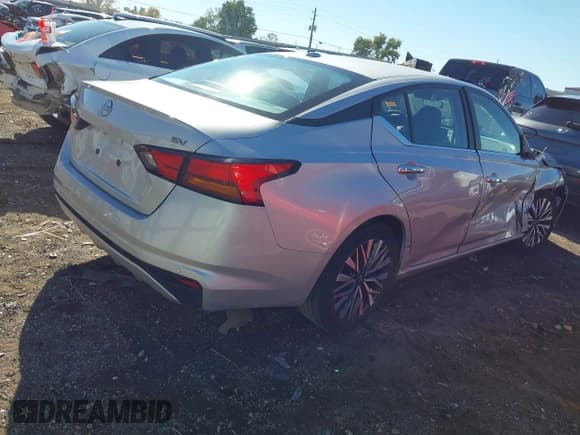 ✅ 2024 Nissan Altima SV • VIN: 1N4BL4DV3RN420712 • Lot: 43598094. Listed on IAAI with 28,173 mi. Free auction sales archive from the USA and detailed vehicle history report at DreamBid. Image 4.
