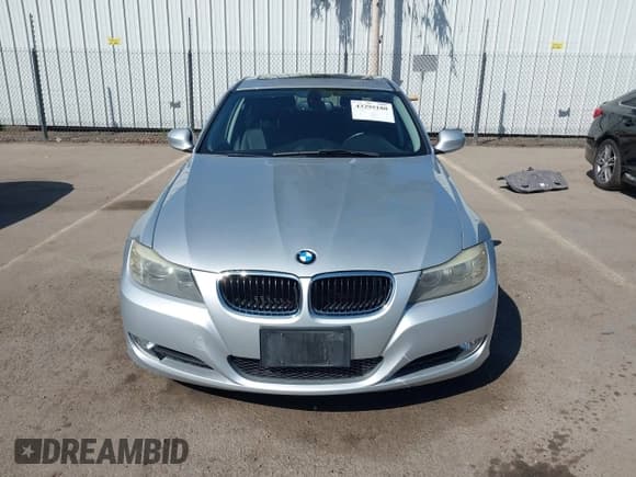 ✅ 2011 BMW 3 Series 328i • VIN: WBAPH5G57BNM83236 • Lot: 43295180. Wystawiony na IAAI z przebiegiem 101 914 mil. Bezpłatny archiwum sprzedaży aukcyjnych z USA i szczegółowy raport historii pojazdu na DreamBid. Zdjęcie 13.
