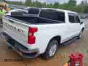 2020 Chevrolet Silverado 1500 LT z VIN 1GCPWCED1LZ102546, wystawiony jako IAAI lot #43244479 z przebiegiem 84 081 mil mil oraz . Historia ofert i sprzedaży dostępna na DreamBid. Obrazek 4.