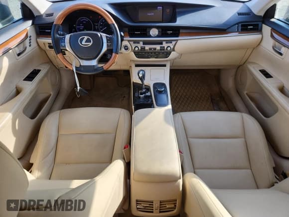 ✅ 2014 Lexus ES 300h • VIN: JTHBW1GG1E2068169 • Lot: 71090645. Wystawiony na Copart z przebiegiem 143 401 mil. Bezpłatny archiwum sprzedaży aukcyjnych z USA i szczegółowy raport historii pojazdu na DreamBid. Zdjęcie 8.