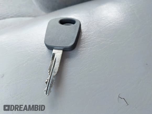 ✅ 1998 Ford Expedition XLT • VIN: 1FMPU18L8WLC39077 • Lot: 42692981. Wystawiony na IAAI z przebiegiem 273 619 mil. Bezpłatny archiwum sprzedaży aukcyjnych z USA i szczegółowy raport historii pojazdu na DreamBid. Zdjęcie 11.