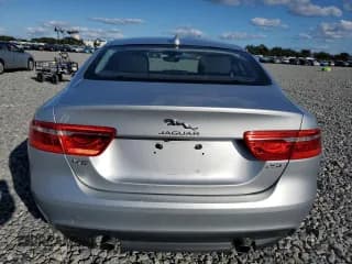 ✅ 2019 Jaguar XE 25t • VIN: SAJAR4FX7KCP48298 • Lot: 90224425. Wystawiony na Copart z przebiegiem 172 946 mil. Bezpłatny archiwum sprzedaży aukcyjnych z USA i szczegółowy raport historii pojazdu na DreamBid. Zdjęcie 6.