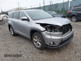 ✅ 2016 Toyota Highlander LE Plus • VIN: 5TDBKRFH6GS355475 • Lot: 43416332. Wystawiony na IAAI z przebiegiem 77 714 mil. Bezpłatny archiwum sprzedaży aukcyjnych z USA i szczegółowy raport historii pojazdu na DreamBid. Zdjęcie 1.