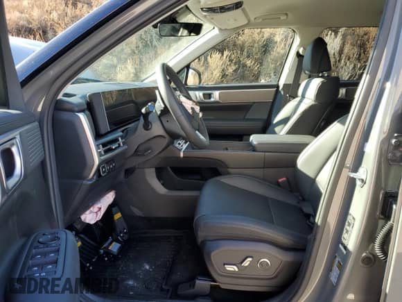 2025 Hyundai Santa Fe SEL с VIN 5NMP2DG13SH023855, выставлен на аукционе Copart как лот 87661525 с пробегом 587 миль миль и Списание • Salvage title. История ставок и продаж доступна на DreamBid. Изображение 7.