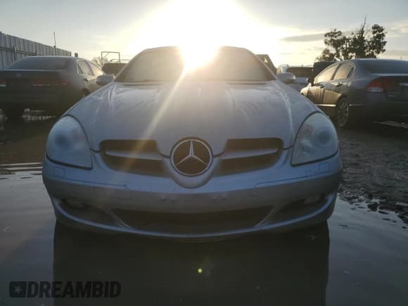 ✅ 2005 Mercedes-Benz SLK 230/320 • VIN: WDBWK56FX5F060562 • Лот: 73662754. Опубликован ранее на Copart с пробегом Не указан. Бесплатный доступ к архиву аукционных продаж из США и подробный отчёт об истории автомобиля на DreamBid. Изображение 5.