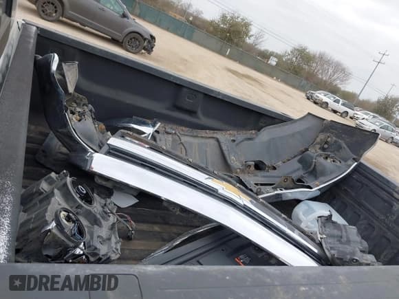 ✅ 2015 Chevrolet Silverado 2500HD LTZ • VIN: 1GC1KWE89FF149299 • Lot: 41565330. Listed on IAAI with 249,551 mi. Free auction sales archive from the USA and detailed vehicle history report at DreamBid. Image 12.