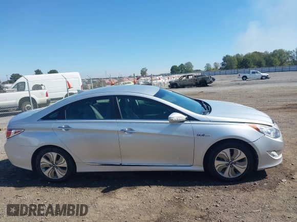 2013 Hyundai Sonata с VIN KMHEC4A49DA090105, выставлен на аукционе IAAI как лот 43479332 с пробегом 116 591 миль миль и . История ставок и продаж доступна на DreamBid. Изображение 14.