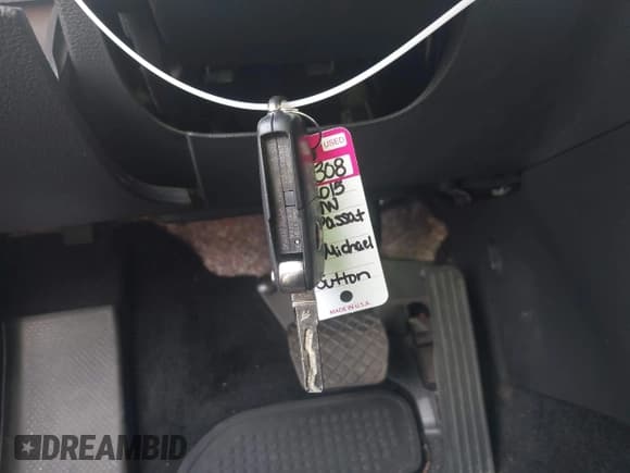 ✅ 2015 Volkswagen Passat S • VIN: 1VWAT7A31FC113442 • Lot: 42371616. Wystawiony na IAAI z przebiegiem 157 894 mil. Bezpłatny archiwum sprzedaży aukcyjnych z USA i szczegółowy raport historii pojazdu na DreamBid. Zdjęcie 11.