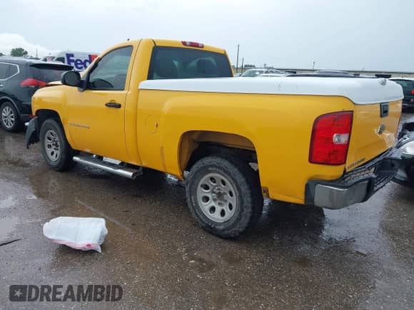 2008 Chevrolet Silverado 1500 Work Truck z VIN 1GCEC14X28Z124434, wystawiony jako IAAI lot #42358368 z przebiegiem 261 241 mil mil oraz . Historia ofert i sprzedaży dostępna na DreamBid. Obrazek 3.