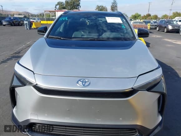 ✅ 2024 Toyota bZ4X XLE • VIN: JTMAAAAA2RA053272 • Лот: 43498626. Опубликован ранее на IAAI с пробегом 12 395 миль. Бесплатный доступ к архиву аукционных продаж из США и подробный отчёт об истории автомобиля на DreamBid. Изображение 12.