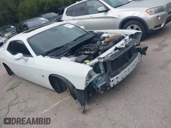 2018 Dodge Challenger R/T z VIN 2C3CDZBT0JH300572, wystawiony jako IAAI lot #43104545 z przebiegiem 83 644 mil mil oraz . Historia ofert i sprzedaży dostępna na DreamBid. Obrazek 1.