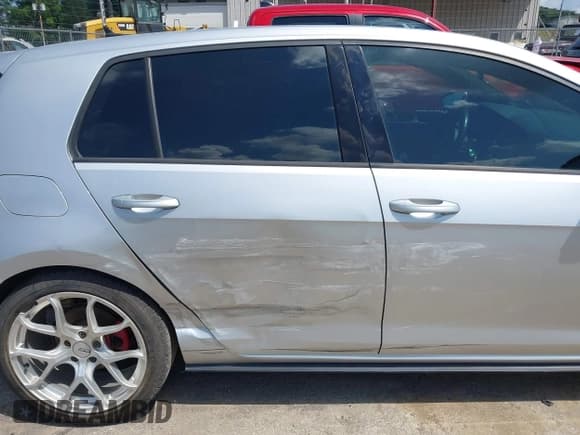 ✅ 2016 Volkswagen Golf GTI S • VIN: 3VW5T7AU9GM047958 • Лот: 42562438. Опубликован ранее на IAAI с пробегом 131 749 миль. Бесплатный доступ к архиву аукционных продаж из США и подробный отчёт об истории автомобиля на DreamBid. Изображение 6.