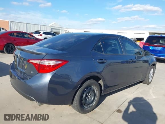 ✅ 2018 Toyota Corolla XLE • VIN: 5YFBURHEXJP789167 • Лот: 43686530. Опубликован ранее на IAAI с пробегом 57 682 миль. Бесплатный доступ к архиву аукционных продаж из США и подробный отчёт об истории автомобиля на DreamBid. Изображение 4.