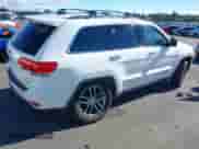 2018 Jeep Grand Cherokee Sterling z VIN 1C4RJFBGXJC267146, wystawiony jako IAAI lot #43411533 z przebiegiem 58 843 mil mil oraz . Historia ofert i sprzedaży dostępna na DreamBid. Obrazek 4.