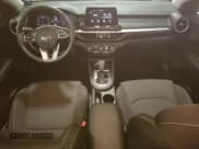 ✅ 2020 Kia Forte LXS • VIN: 3KPF24AD6LE262470 • Lot: 71156155. Wystawiony na Copart z przebiegiem 47 994 mil. Bezpłatny archiwum sprzedaży aukcyjnych z USA i szczegółowy raport historii pojazdu na DreamBid. Zdjęcie 8.